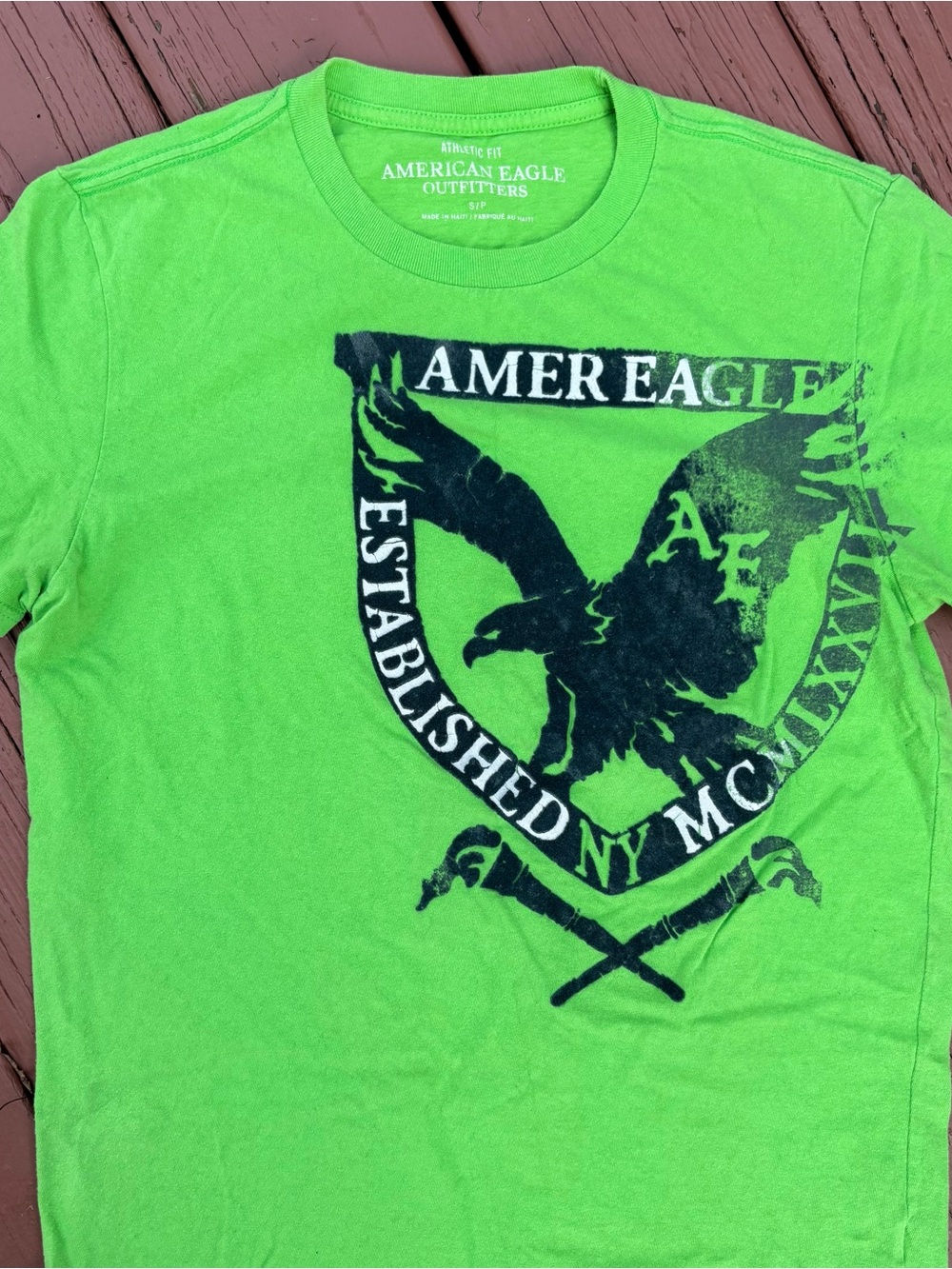 American Eagle Outfitters Men’s Bright Green Short-Sleeve Graphic Velvet Tee S